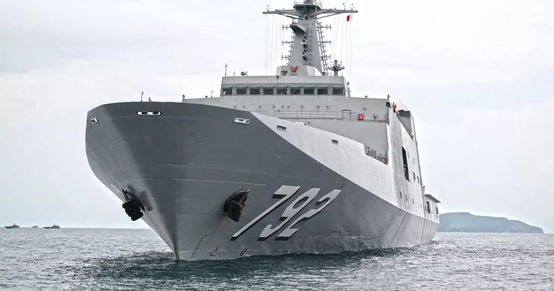 Корабль HTMS Chang подготовлен для вывоза тайцев с Ближнего Востока