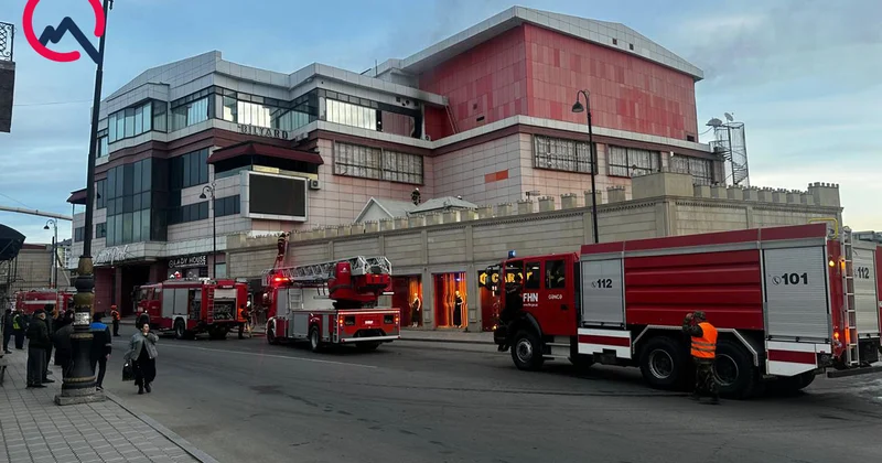 Gəncədə “Xəmsə Park”da yanğın başlayıb Fotolar