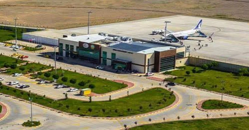 Türk nazir: AZAL a məxsus 2 təyyarənin İğdır hava limanına enişi planlı şəkildə həyata keçirilib