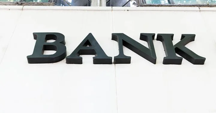 Daha bir Azərbaycan bankı bağlanır SON DƏQİQƏ