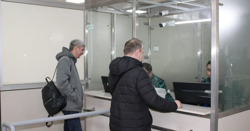 Rusiya səfirliyinin nümayəndələri İranı Azərbaycan vasitəsilə tərk ediblər