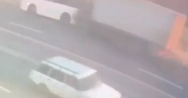 Bakıda Kamaz avtobusla toqquşdu VİDEO