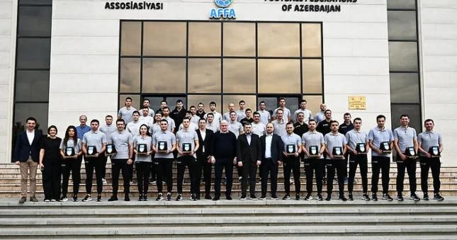 AFFA da FİFA referilərinə vəsiqə və döş nişanları təqdim olundu