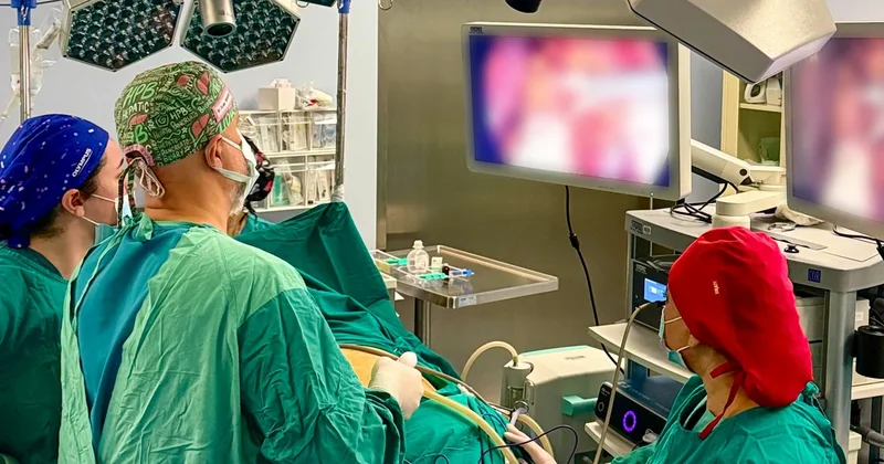 Son bir ildə Yeni Klinikada yeddi böyrək transplantasiyası həyata keçirilib