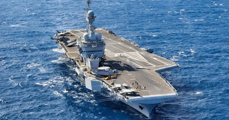 Французский авианосец прибудет в Средиземное море в субботу