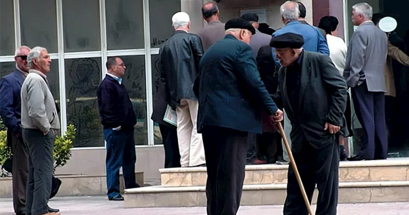 Bankomatların önündə növbə yaranacaq? DSMF yenə sərəncama əməl etmədi