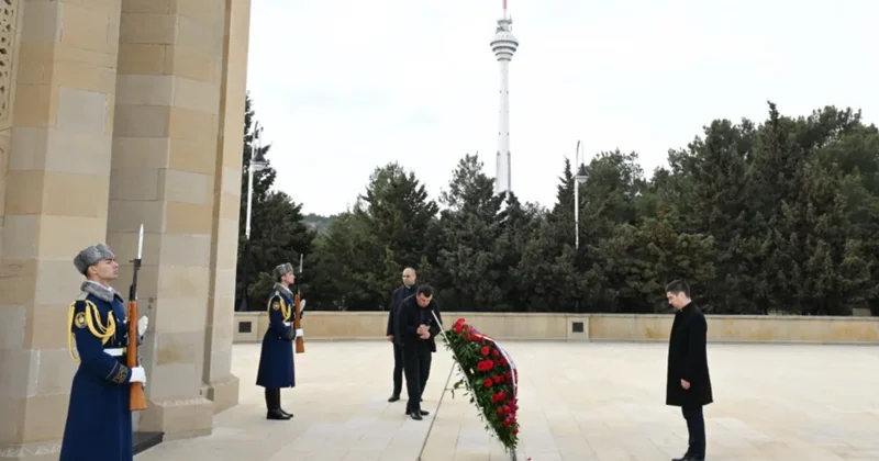Popşoi Zəfər parkını və Şəhidlər xiyabanını ziyarət edib FOTOLAR