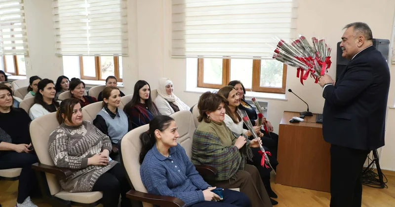 Professor xanımları təbrik edib