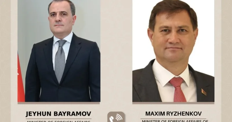 Baş diplomat belaruslu həmkarı ilə danışdı