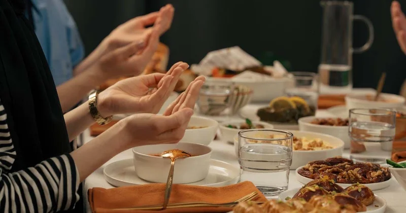 Ramazanda qidalanma xəbərdarlığı: Bu cür yemək mədəni yorur