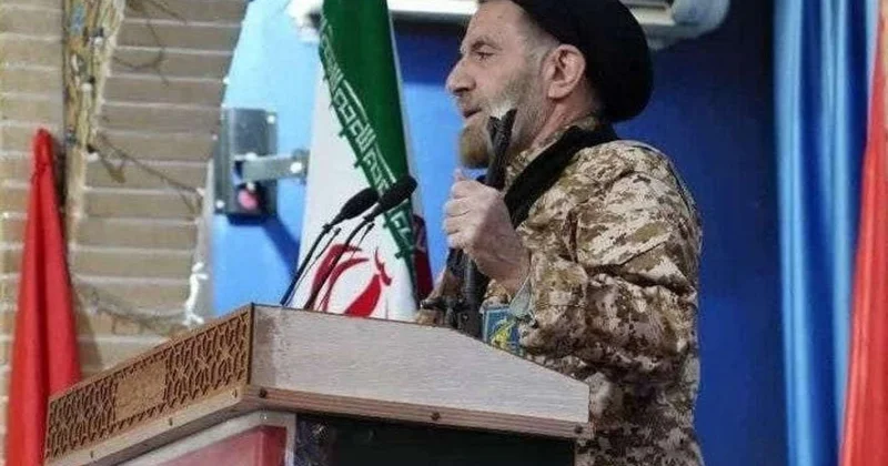 İmam cümə xütbəsini silahla oxudu