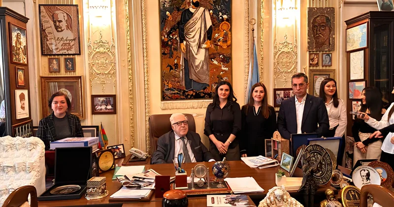 Ulduz lu görüşlər in qonağı Xalq yazıçısı Anar olub FOTOLAR