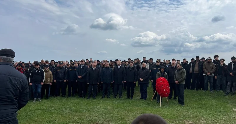 Qusar icra başçısı yağışın fəsadlar törətdiyi ƏRAZİDƏ: Sel sularına düşərək ölən gəncin dəfn mərasiminə qatıldı FOTO