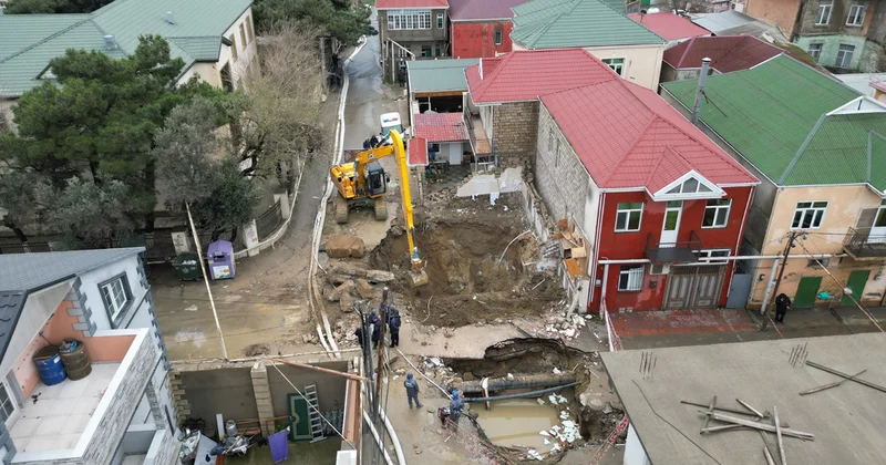 Keşlədə tamamilə sökülən evin Fotoları