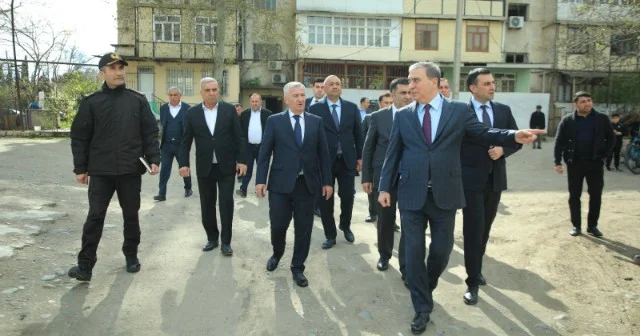Niyazi Bayramov zərər görmüş binalara baxış keçirdi FOTOLAR