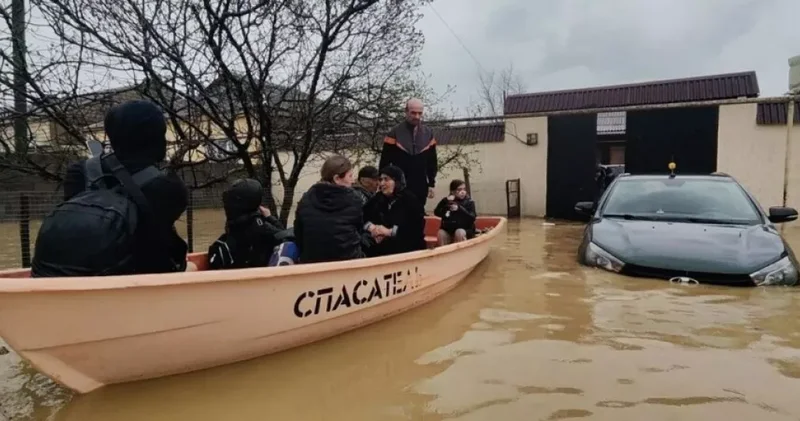 В Дербенте эвакуируют людей: привлечена авиация, сохраняется угроза обвалов и камнепадов