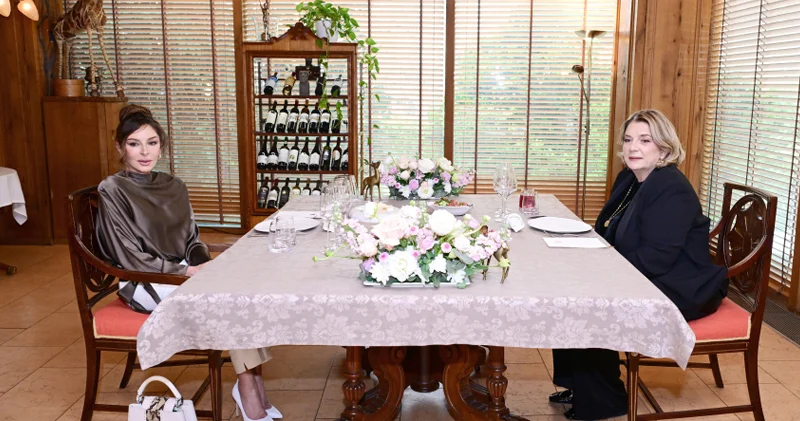 Tbilisidə Mehriban Əliyevanın şərəfinə lanç verildi (FOTO)