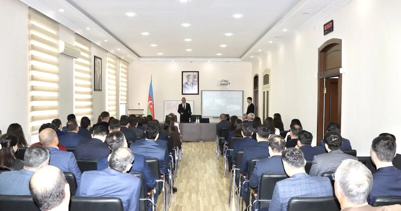 Vəkil olmaq üçün müraciət edən keçmiş hakimlər icbari təlimə başladı FOTO