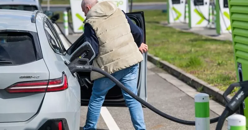 В Германии литр бензина Super E10 подорожал до 2,235 евро