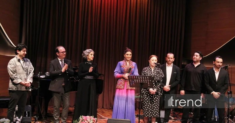 Bakıda Norveçdə yaşayan Arzu Rzayevanın yaradıcılığ gecəsi keçirilib Gülnara Xəlilovadan musiqili sürpriz VİDEO FOTO