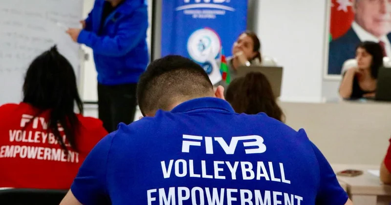 FIVB nümayəndəsi azərbaycanlı məşqçilərə kurs keçib FOTO