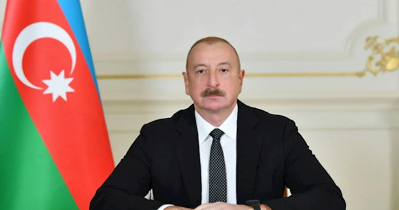 İlham Əliyev Tbilisidə Ümummilli Lider Heydər Əliyevin abidəsini ziyarət edib