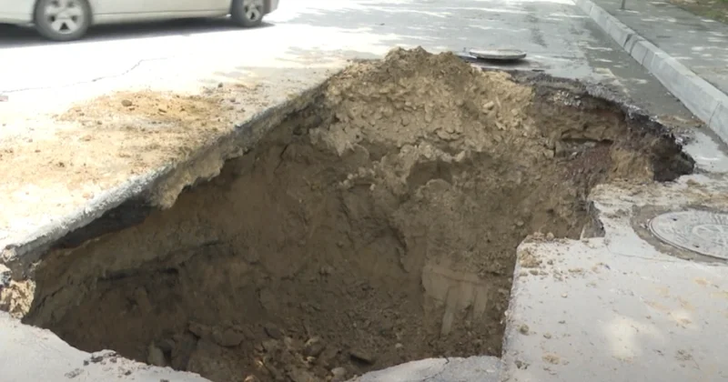 Bakıda 20 gün əvvəl təmir olunan yol yenidən ÇÖKDÜ