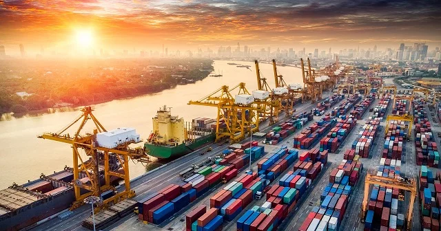 Azərbaycanın idxalı ixracı ötüb Qızıl alışı böyük rol oynayıb