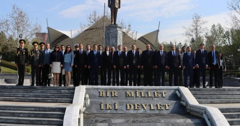 Ankarada Ulu Öndər Heydər Əliyevin nurlu xatirəsi anılıb