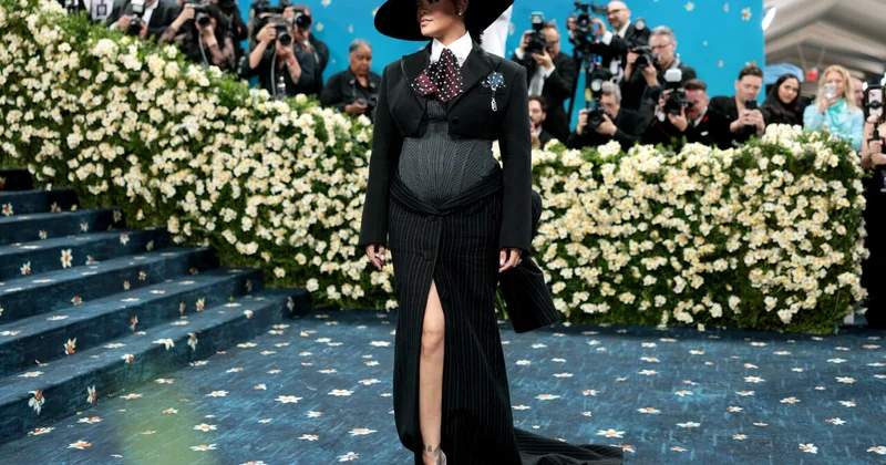 Рианна рассекретила третью беременность на Met Gala