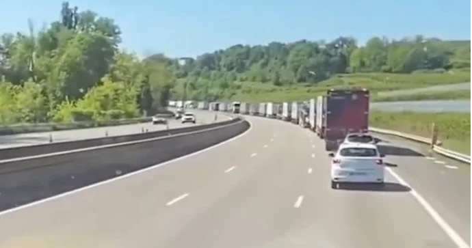 Avropanın yol mədəniyyəti türk sürücünü təəccübləndirdi VİDEO