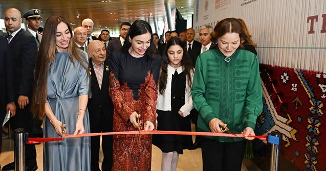 Prezidentin qızları Şahzadə ilə sərgidə