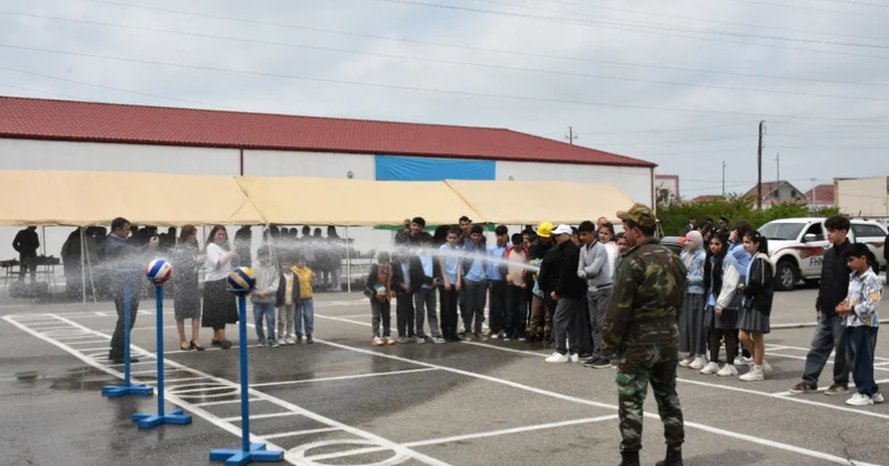 Xaçmaz məktəbliləri FHN in yerli qurumlarının texniki imkanları ilə tanış olublar