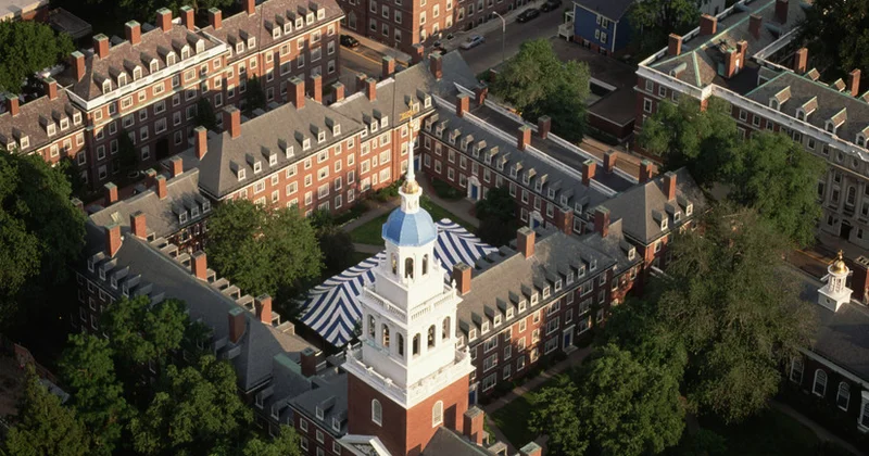 ABŞ hakimiyyəti Harvardı maliyyələşdirməyi dayandırır