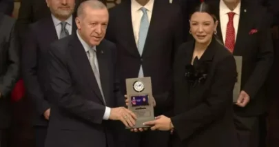 Ərdoğan İlin jurnalisti adını alan Fulyaya mükafatını təqdim edib