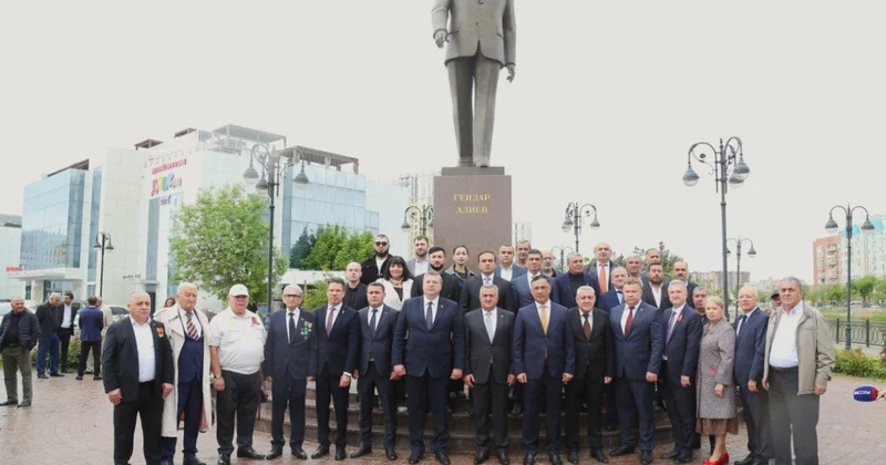 Глава Апшерона приехал в Астрахань к Бабушкину фото