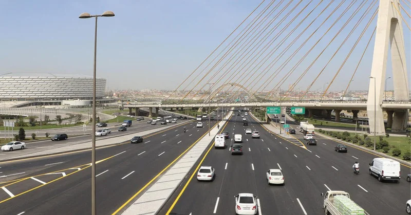 Yanlış yol nişanı görün neçə can alıb?! Aeroport yolundakı gizli təhlükə