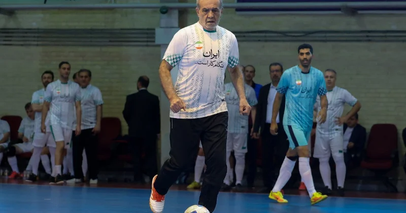 Məsud Pezeşkian: “İndi əl qolu bağlıyıq və müəyyən mənada həbsdəyik”