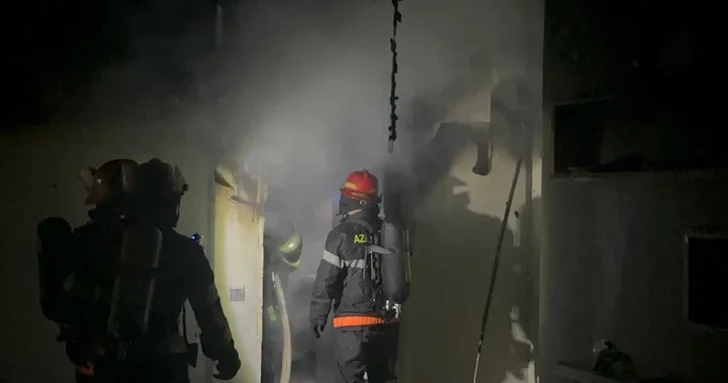 Пожар в жилом доме в Баку удалось оперативно ликвидировать