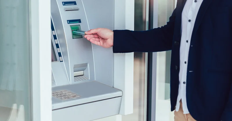 Son 1 ildə Bakıda bankomatların sayı 167 ədəd artıb