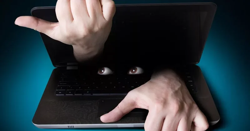 Windows будет предупреждать о шпионящих за экраном людях