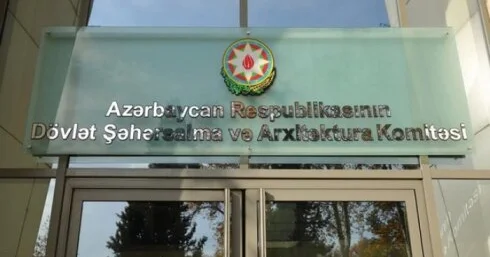 “Əcəmi”də kran metro keçidi üzərində “at oynadır”