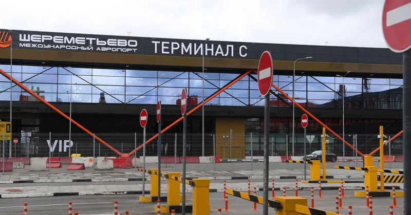 Dron təhlükəsi olsa da, təyyarə Şeremetyevoda təcili eniş etdi