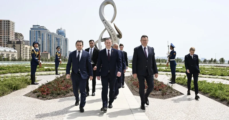 Aleksandr Turçin Zəfər parkını ziyarət edib