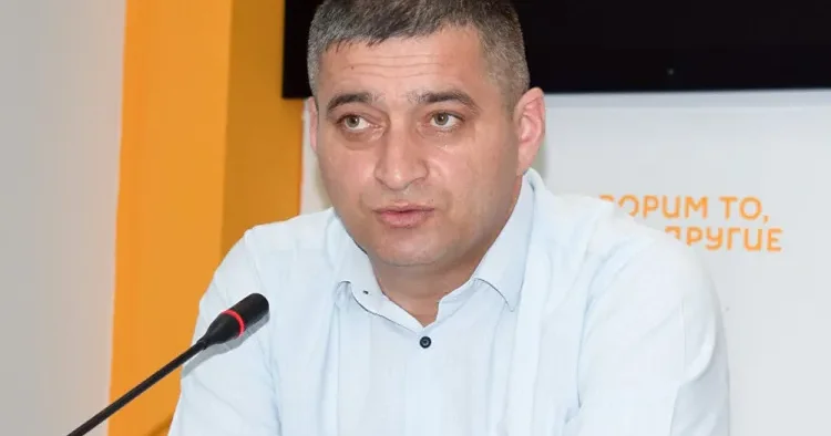 1 ci sinfə qəbul zamanı müəllimi valideynin seçməsi qanunvericiliyə ziddir Təhsil eksperti