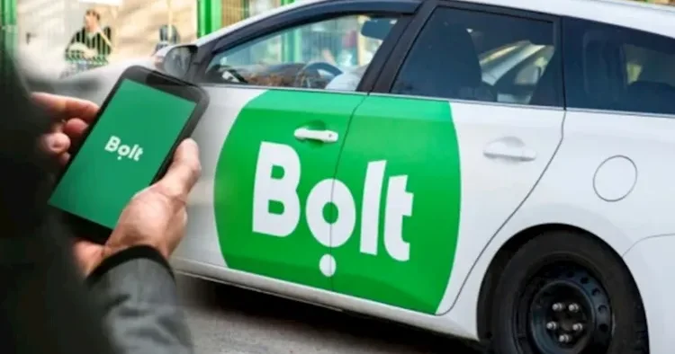 Bolt sürücüsü qadın müştərisinin başına oyun açdı 4500 manatını MƏNİMSƏDİ