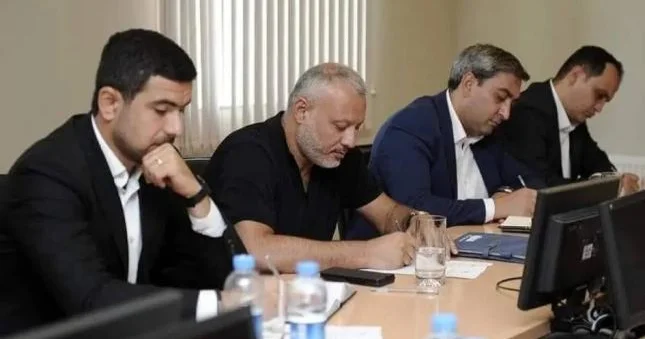 Peşəkar Futbol Liqasının peşəkar işi...