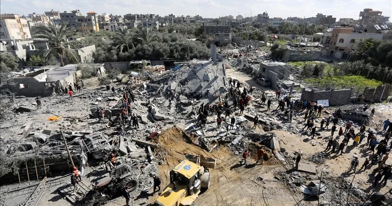 Qəzzada məktəb bombalandı: azı 20 nəfər öldü