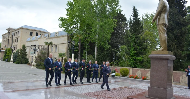“Heydər Əliyev və memarlıqda milli üslub” FOTO