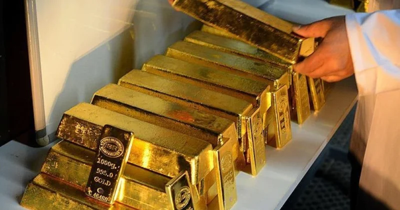 Золото выше $4 700
